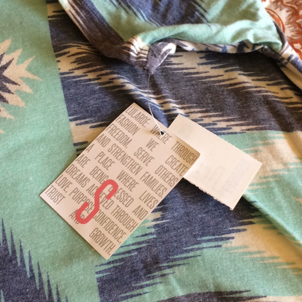 Lularoe Perfect Tee - Picture 3 of 4